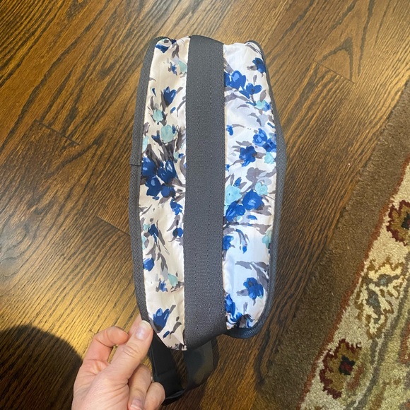 LeSportsac Classic Hobo Grace - Picture 6 of 7